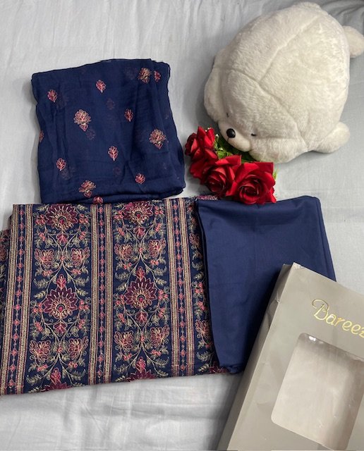 Bareeze – 3 Piece Embroidered Lawn Suit